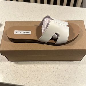 Brand New in box Steve Madden Hoku sandal.